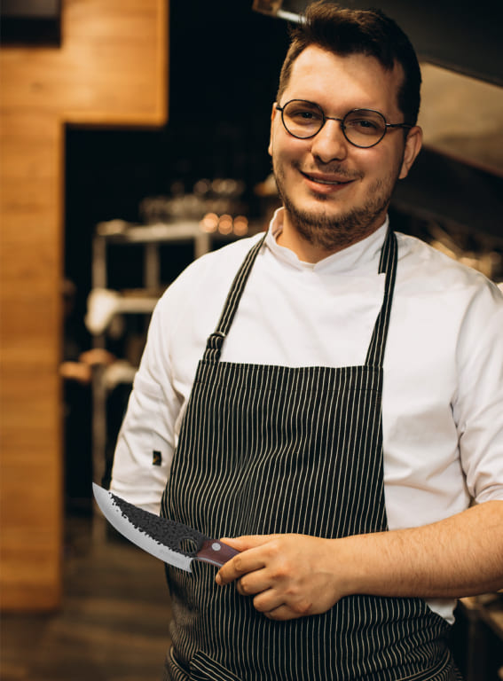 Huusk கத்தியுடன் பெர்னார்ட் டெஸ்கோடோக்ஸ்